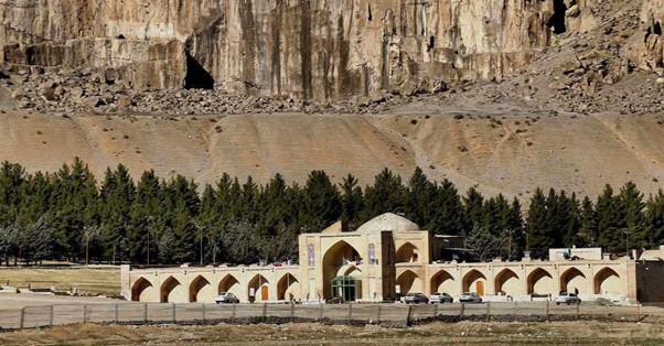 کاروانسرای بیستون بیستون جاذبه های گردشگری کرمانشاه