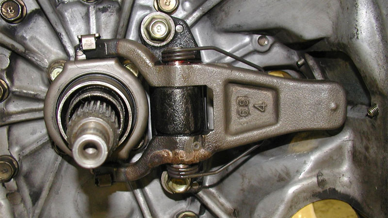 روش‌های رفع سفت شدن کلاچ خودرو