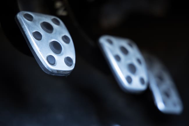 دلایل سفت شدن کلاچ خودرو