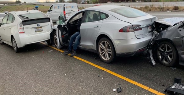 نقش بیمه شخص ثالث در تصادف زنجیرهای