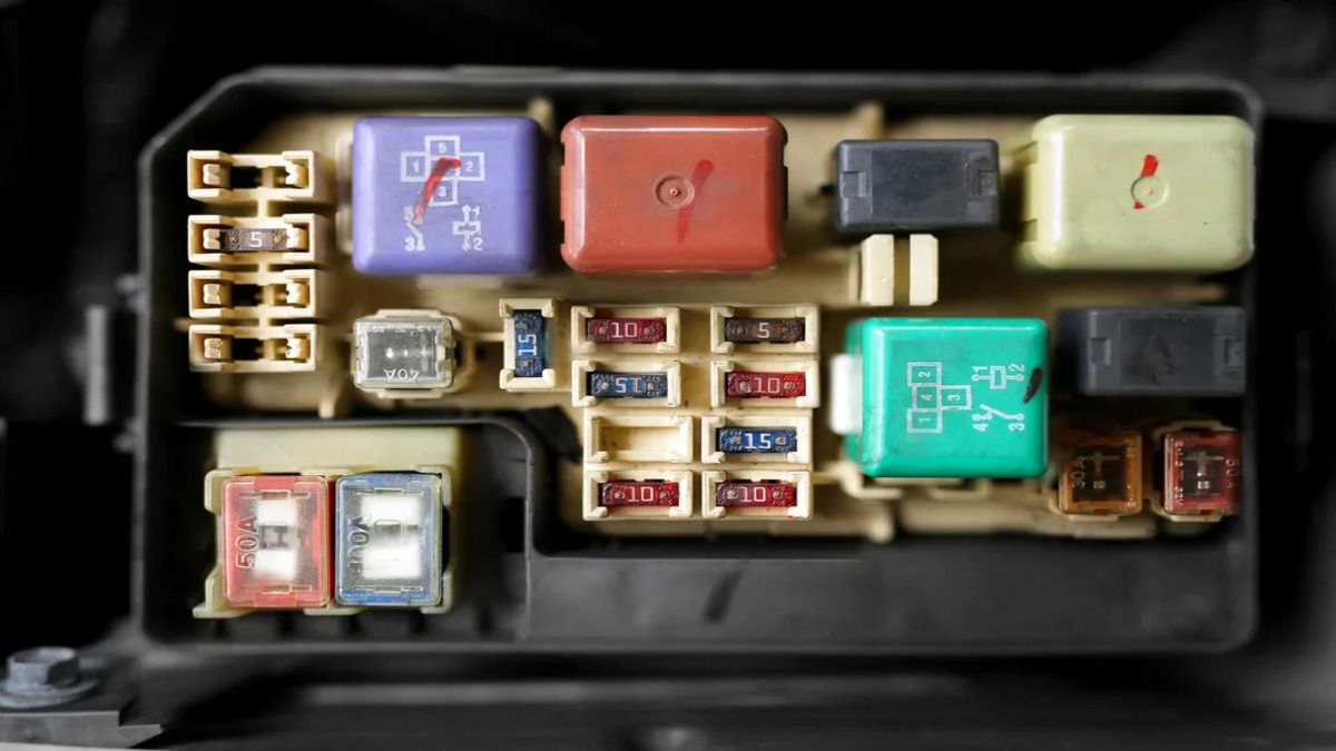 رله خودرو چیست